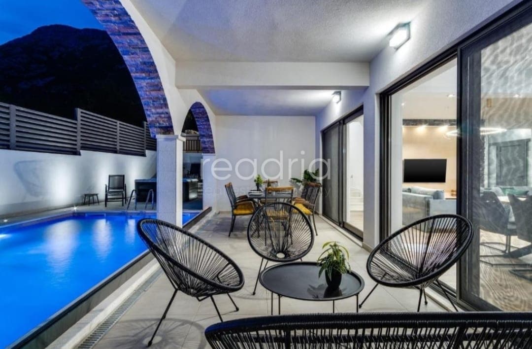 House Čisla, Omiš, 300m2