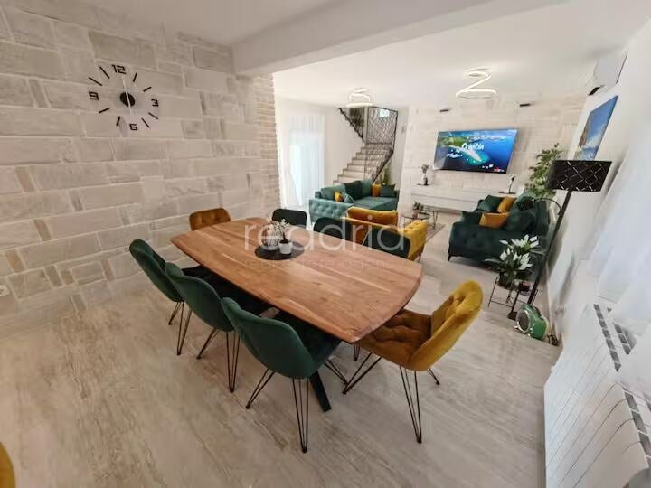 Kuća: Dicmo, 240.00 m2- Luksuzna villa- Blizina internacionalne skole (iznajmljivanje) — Image 4