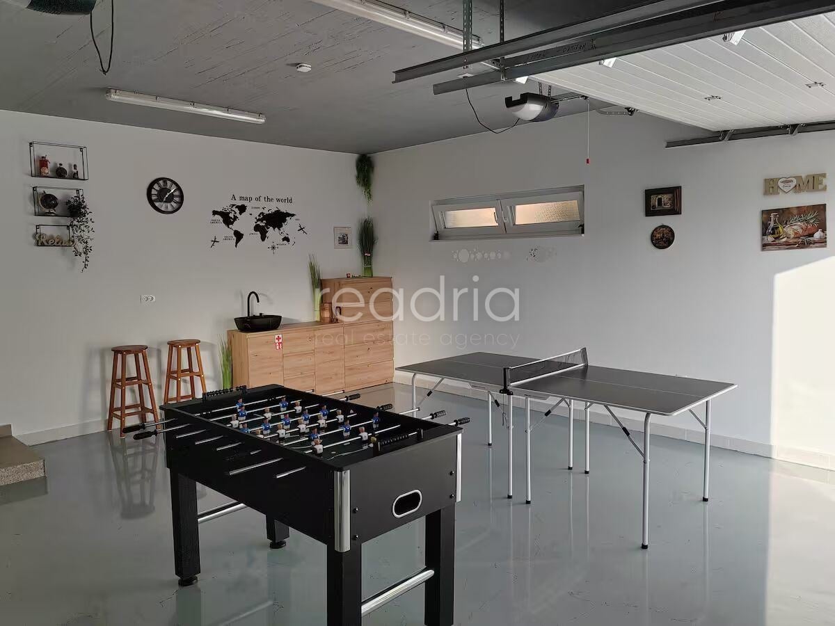 Kuća: Dicmo, 240.00 m2- Luksuzna villa- Blizina internacionalne skole (iznajmljivanje) — Image 15