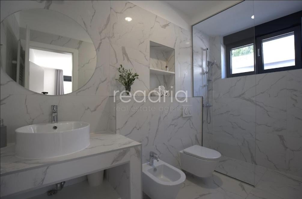 Luksuzna vila za dugoročni najam – Žrnovnica -4S -Bazen — Image 8