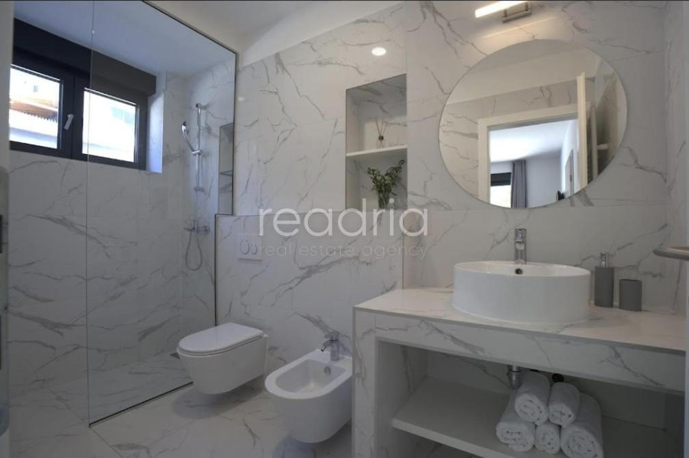 Luksuzna vila za dugoročni najam – Žrnovnica -4S -Bazen — Image 11