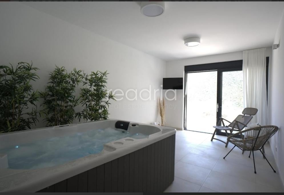 Luksuzna vila za dugoročni najam – Žrnovnica -4S -Bazen — Image 15