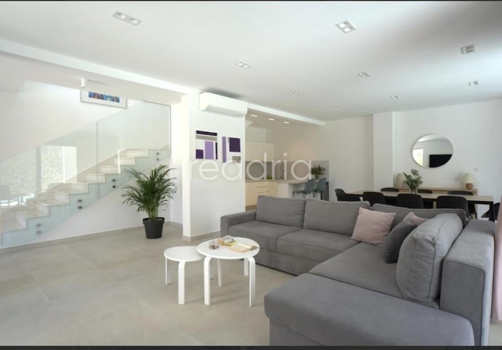 Luksuzna vila za dugoročni najam – Žrnovnica -4S -Bazen — Image 3