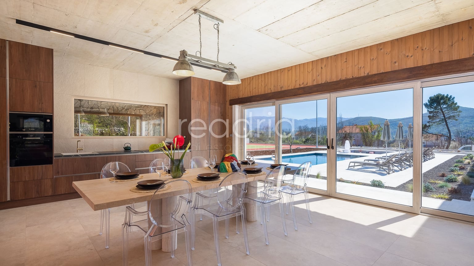 Luksuzna mediteranska vila u blizini Splita – privatnost, prostor i investicijski potencijal — Image 8