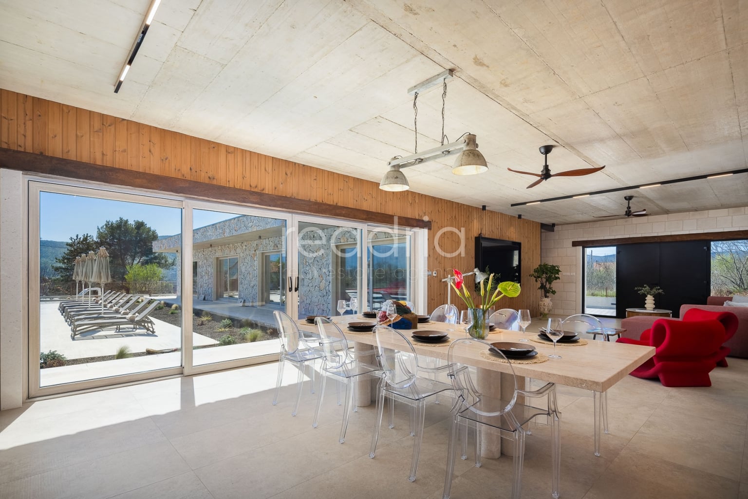 Luksuzna mediteranska vila u blizini Splita – privatnost, prostor i investicijski potencijal — Image 9