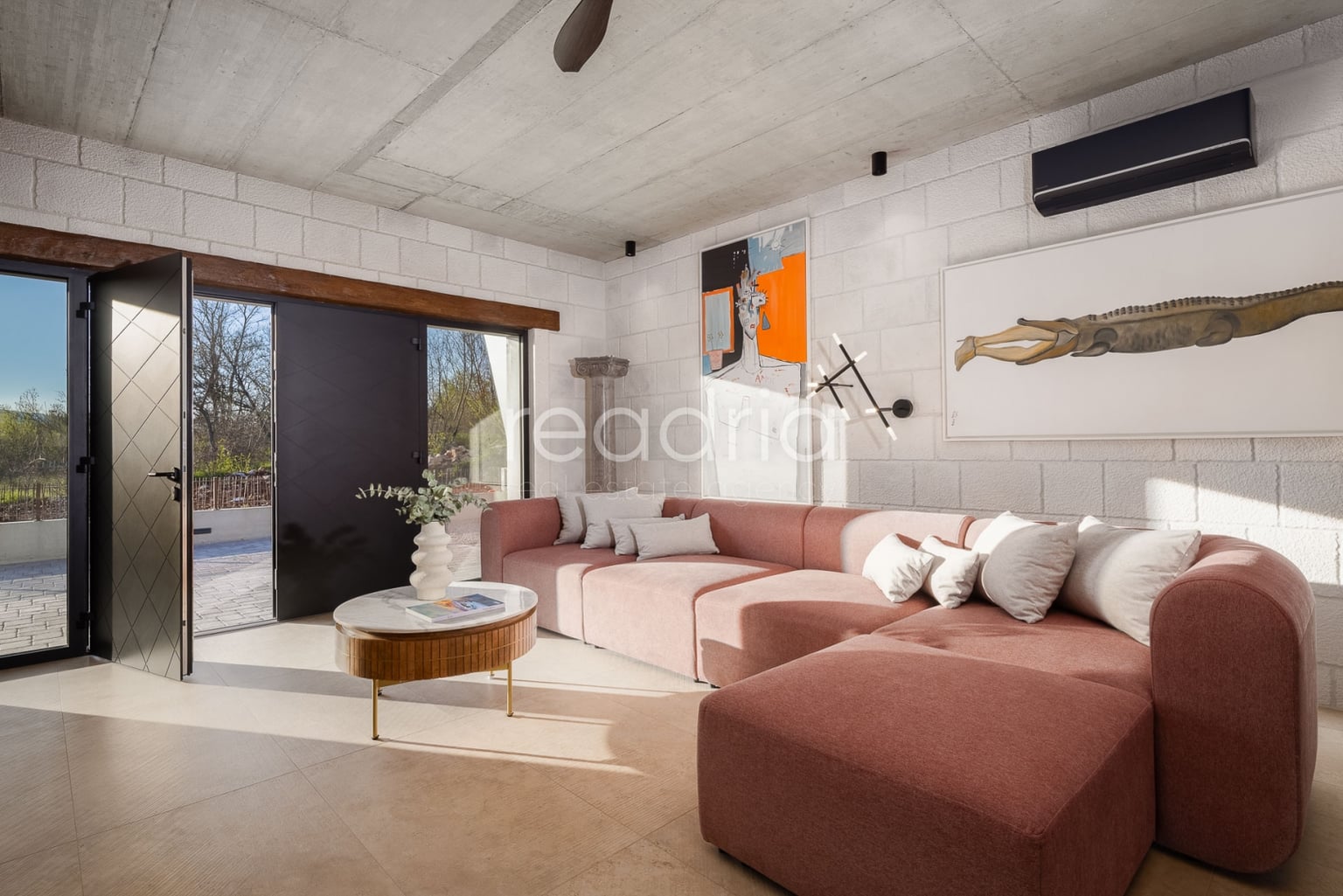 Luksuzna mediteranska vila u blizini Splita – privatnost, prostor i investicijski potencijal — Image 10