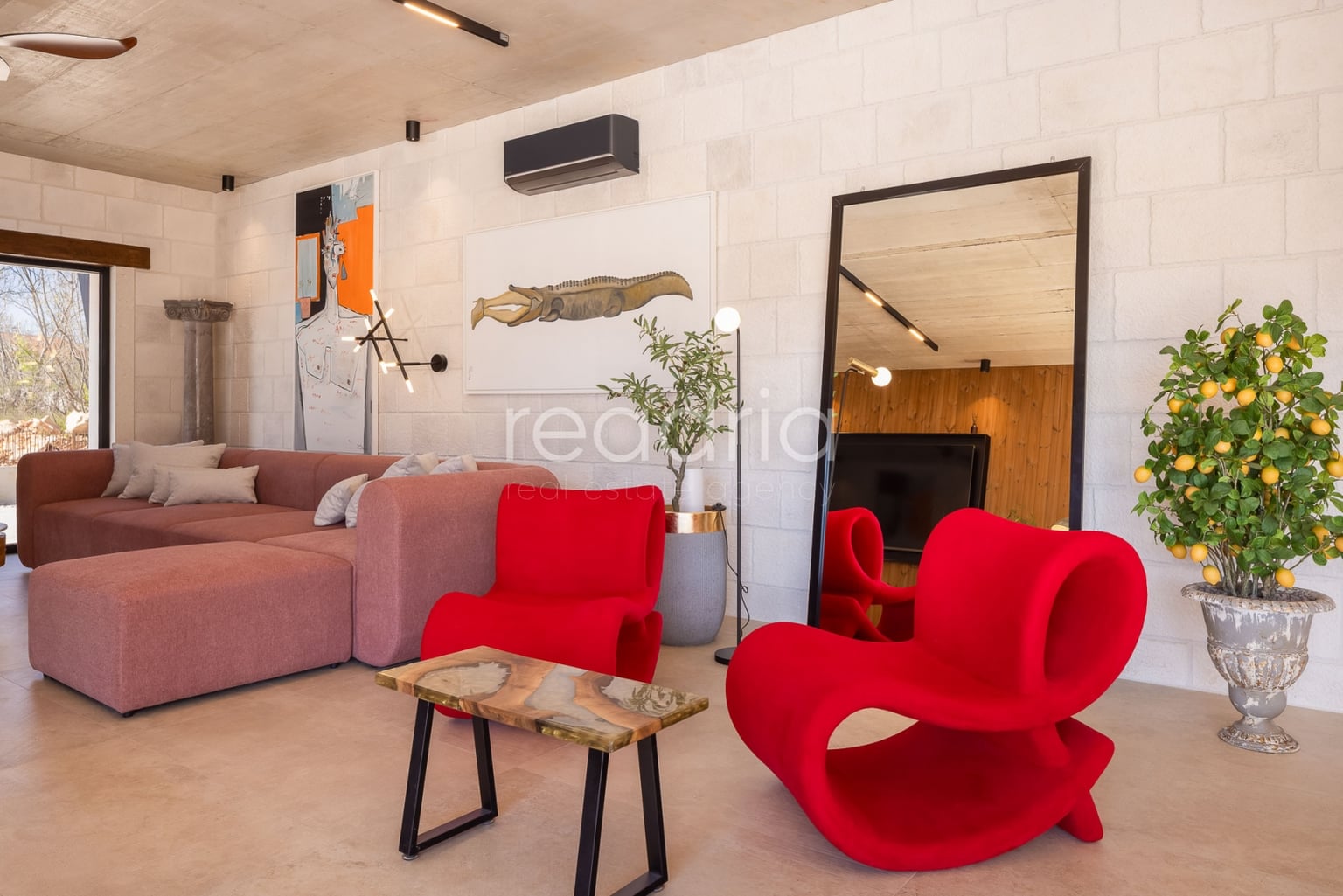 Luksuzna mediteranska vila u blizini Splita – privatnost, prostor i investicijski potencijal — Image 15