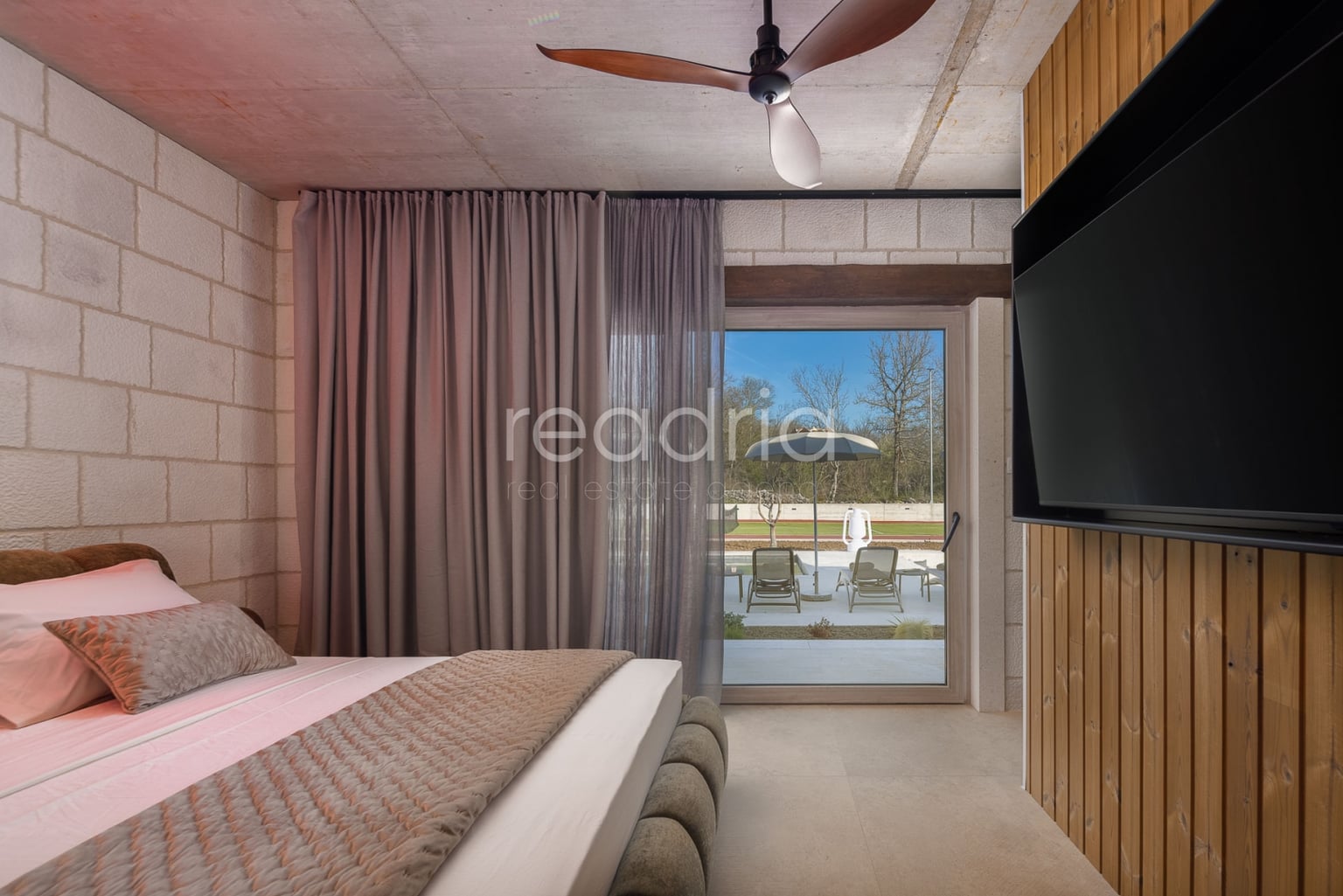 Luksuzna mediteranska vila u blizini Splita – privatnost, prostor i investicijski potencijal — Image 22