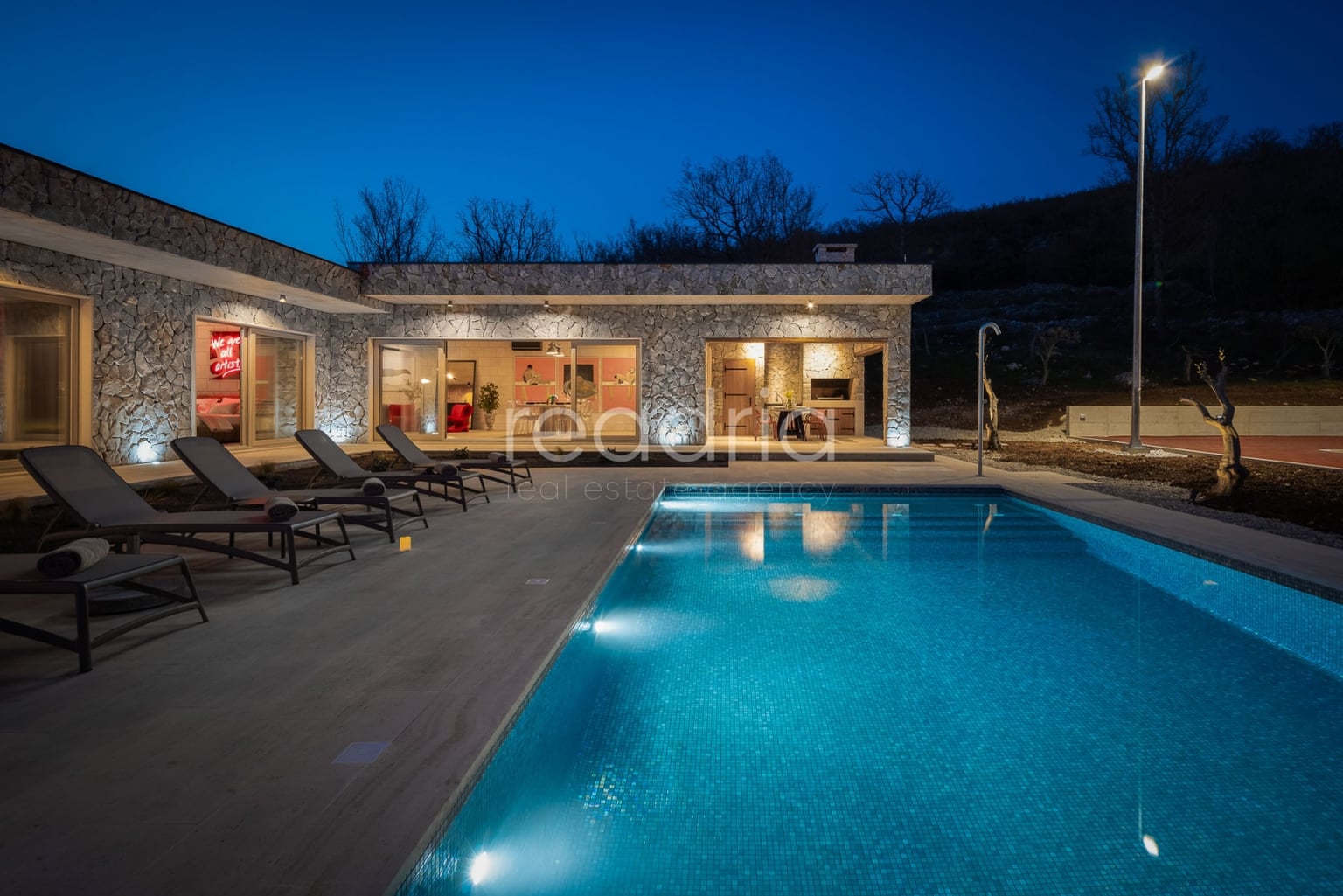 Luksuzna mediteranska vila u blizini Splita – privatnost, prostor i investicijski potencijal — Image 34