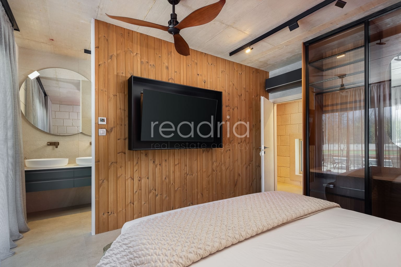 Luksuzna vila s bazenom i teniskim terenom – dugoročni najam, okolica Splita — Image 18