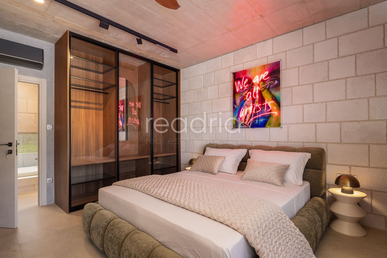 Luksuzna vila s bazenom i teniskim terenom – dugoročni najam, okolica Splita — Image 19