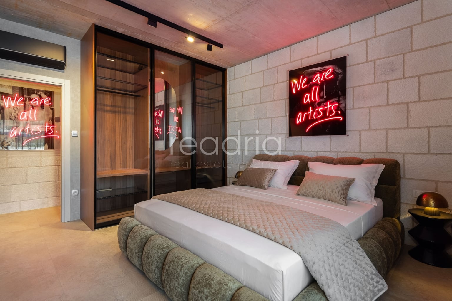 Luksuzna vila s bazenom i teniskim terenom – dugoročni najam, okolica Splita — Image 21