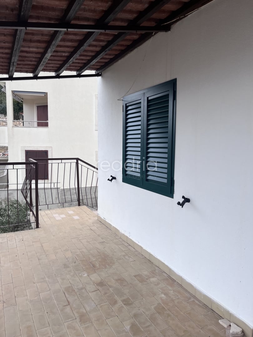 Kuća: Sevid - 110m2 - Drugi red od mora - 2 stana — Image 9