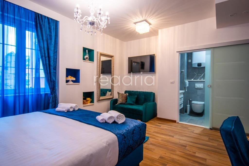 Luksuzne sobe u strogom centru - uhodan posao s visokim povratom — Image 5