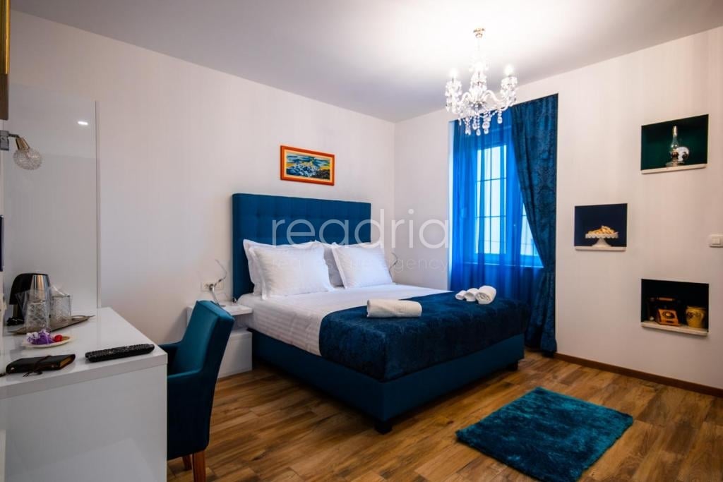 Luksuzne sobe u strogom centru - uhodan posao s visokim povratom — Image 9