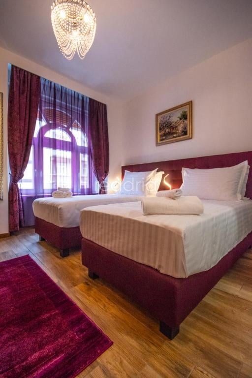 Luksuzne sobe u strogom centru - uhodan posao s visokim povratom — Image 2
