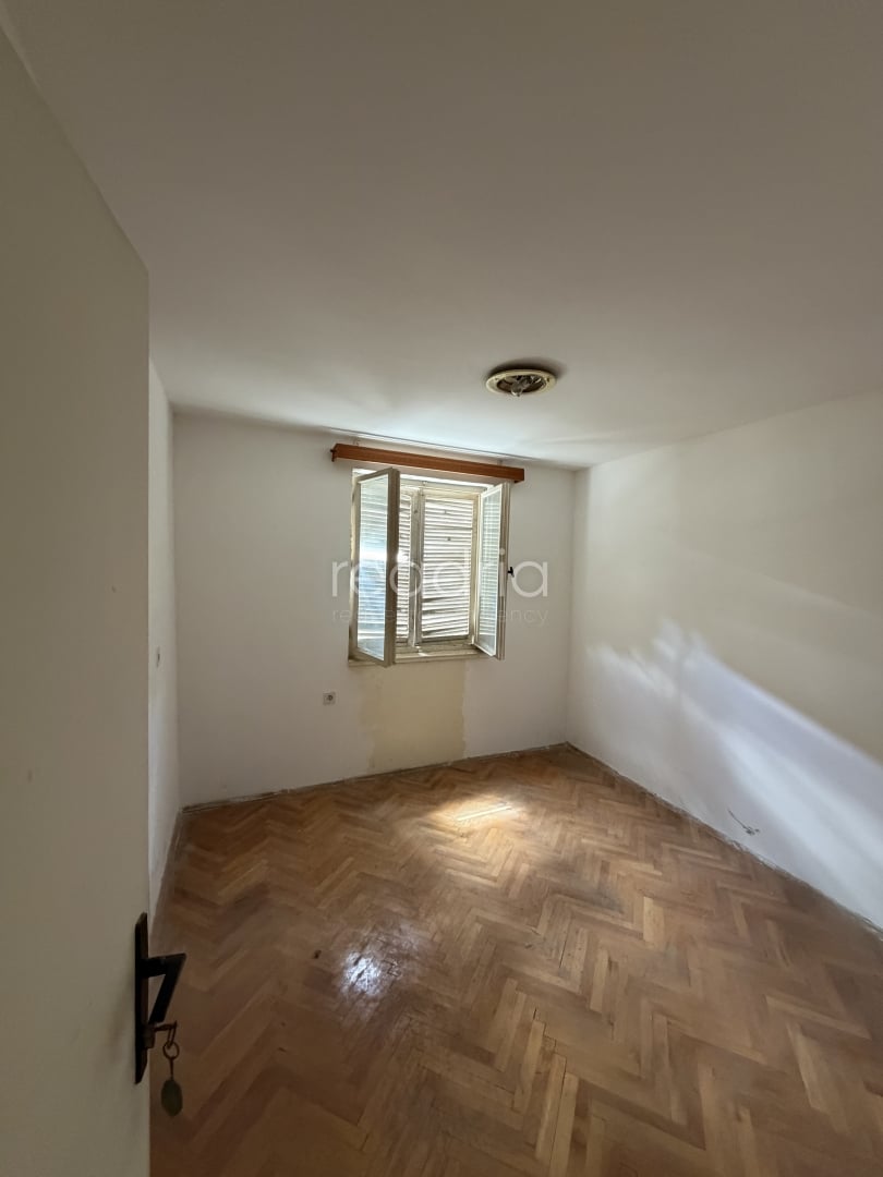 Split, Excellent Location – 4 Floors with Terrace – Great Tourist Potential — Image 2