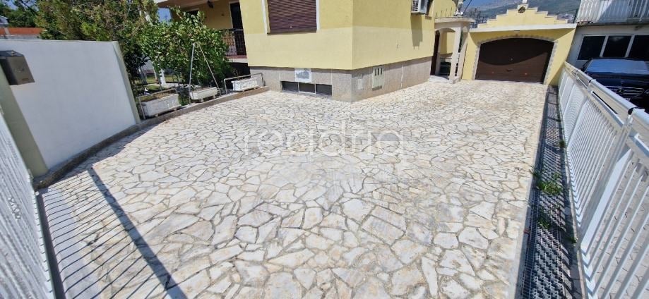Split, Šine, trosoban, 147m2, dugoročno — Image 9