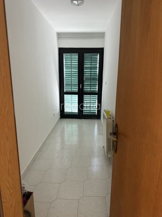 Split, Sirobuja, trosobni, 90m2, dugoročno — Image 10