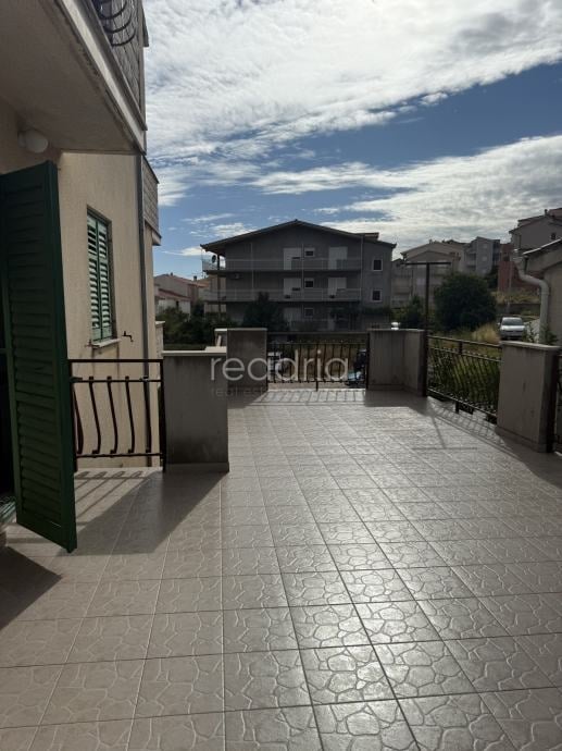Split, Sirobuja, trosobni, 90m2, dugoročno — Image 15