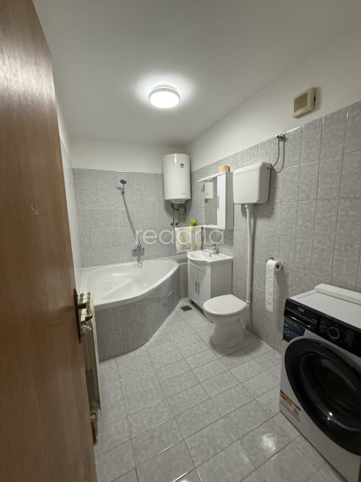 Split, Sirobuja, trosobni, 90m2, dugoročno — Image 12