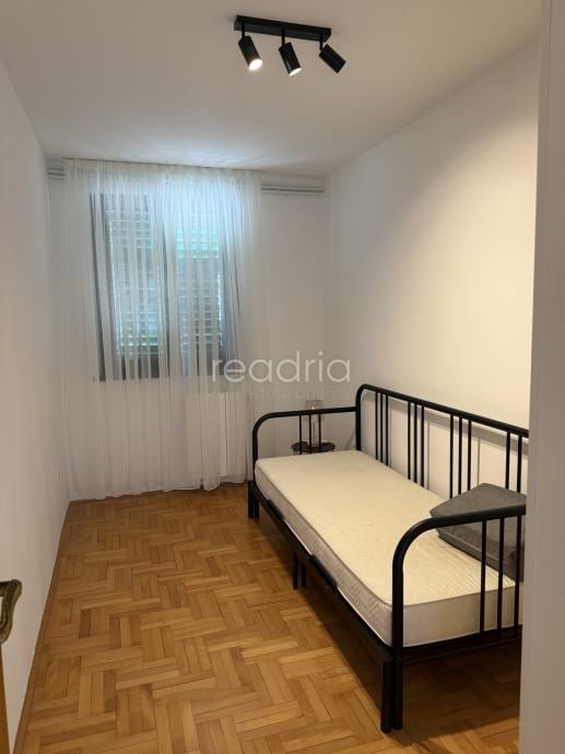 Split, Sirobuja, trosobni, 90m2, dugoročno — Image 4