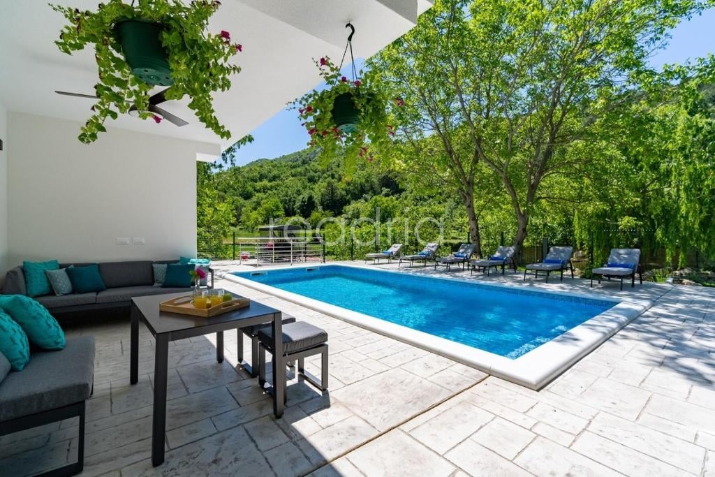 EXCLUSIVE | LUXURY SELF-SUSTAINABLE VILLA WITH HEATED POOL, JACUZZI, SAUNA AND ADDITIONAL HOUSE — Image 2