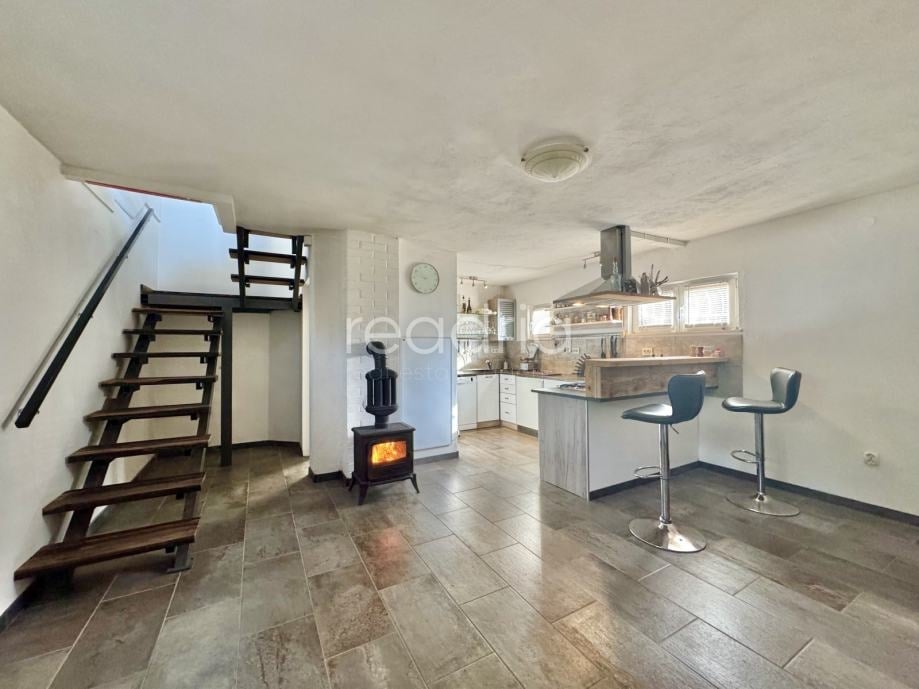 House Kaštel Sućurac, Kaštela, 130m2 — Image 2