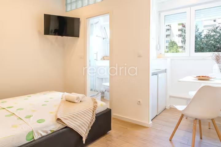 Split, Skalice, garsonijera, 22m2, 1.10. - 31.5. — Image 1