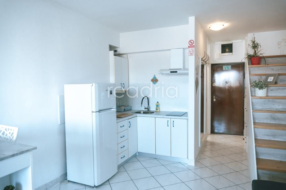Split, Trstenik, garsonijera, studenti, 1.9. - 15.6. — Trstenik, Split