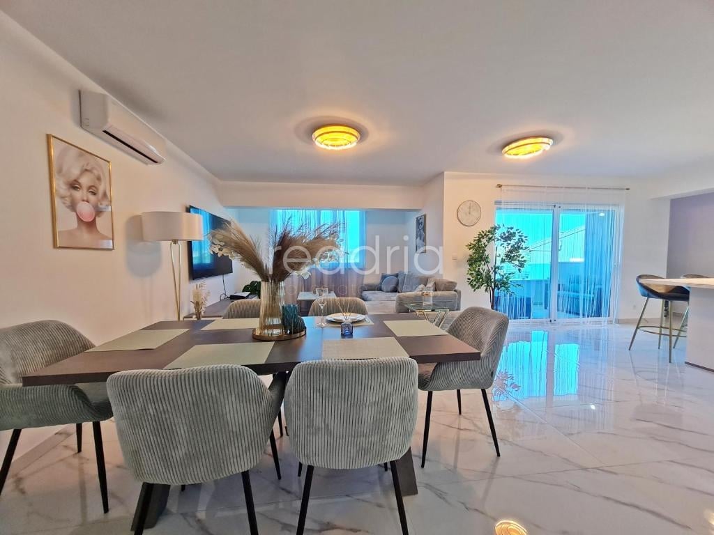 Žrnovnica, atraktivan apartman, 2SB + DB, 1.9.-1.7. — Image 12