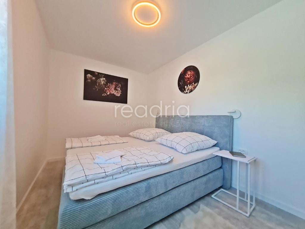 Žrnovnica, atraktivan apartman, 2SB + DB, 1.9.-1.7. — Image 16