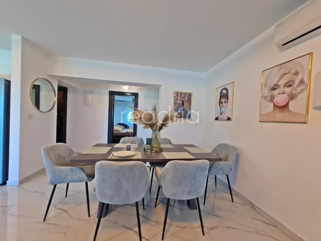 Žrnovnica, atraktivan apartman, 2SB + DB, 1.9.-1.7. — Image 11