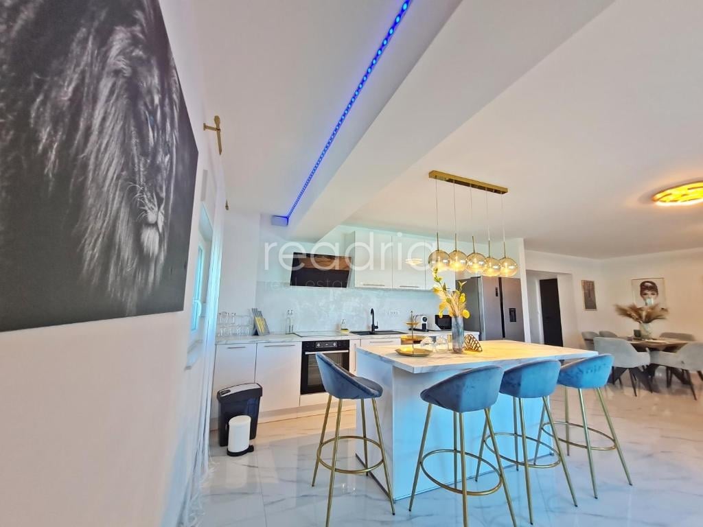 Žrnovnica, atraktivan apartman, 2SB + DB, 1.9.-1.7. — Image 9