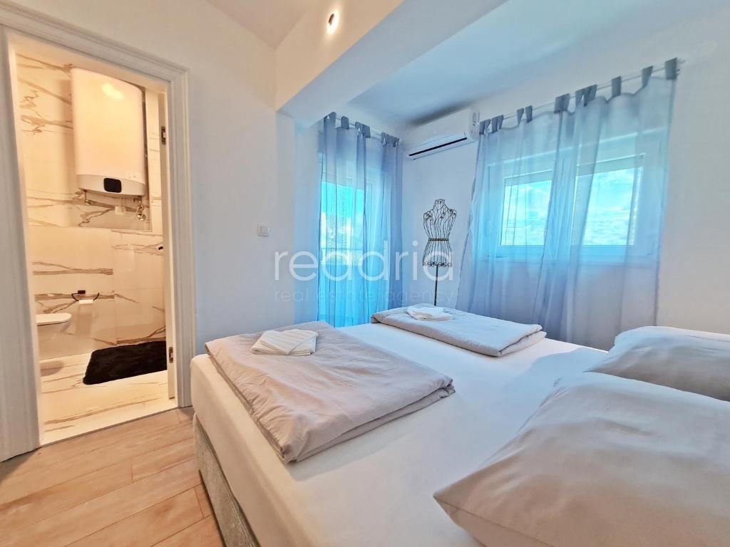 Žrnovnica, atraktivan apartman, 2SB + DB, 1.9.-1.7. — Image 21
