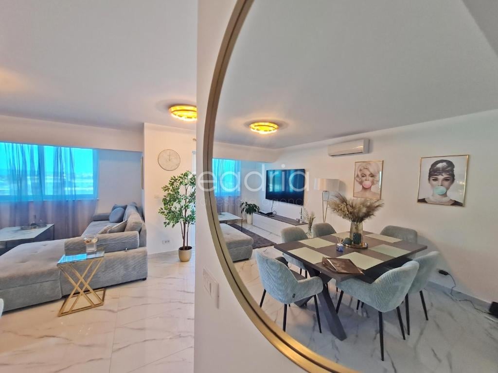 Žrnovnica, atraktivan apartman, 2SB + DB, 1.9.-1.7. — Image 4