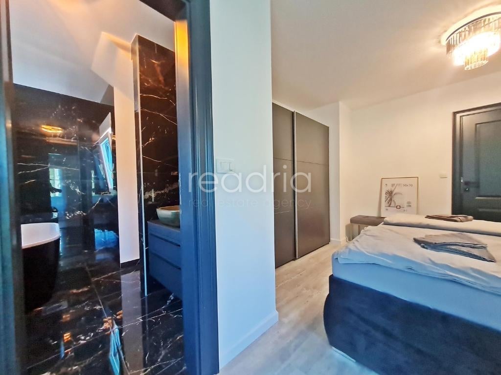 Žrnovnica, atraktivan apartman, 2SB + DB, 1.9.-1.7. — Image 5