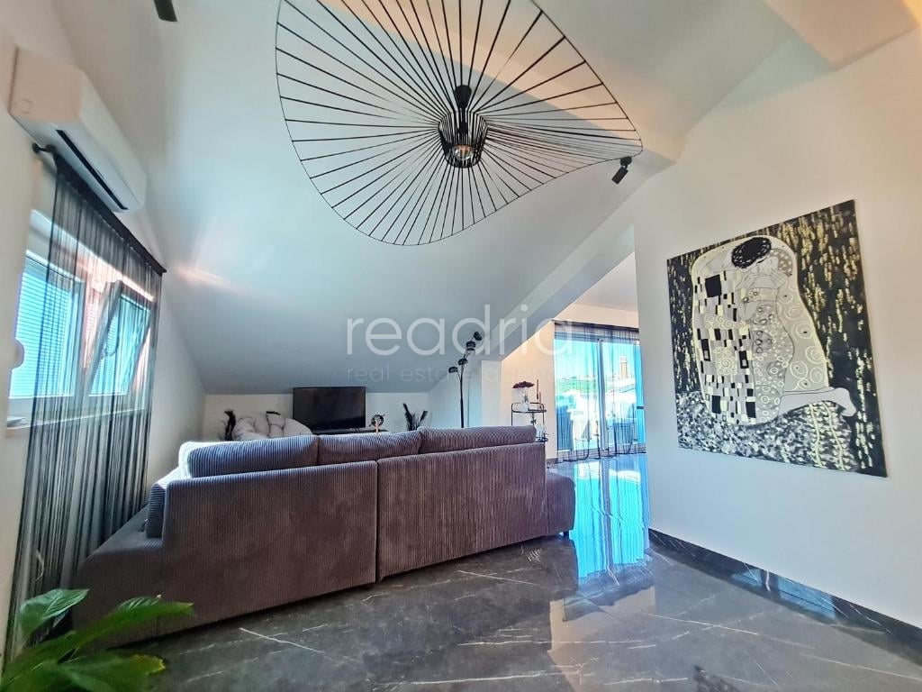 Žrnovnica, atraktivan apartman, 2SB + DB, 1.9.-1.7. — Image 3