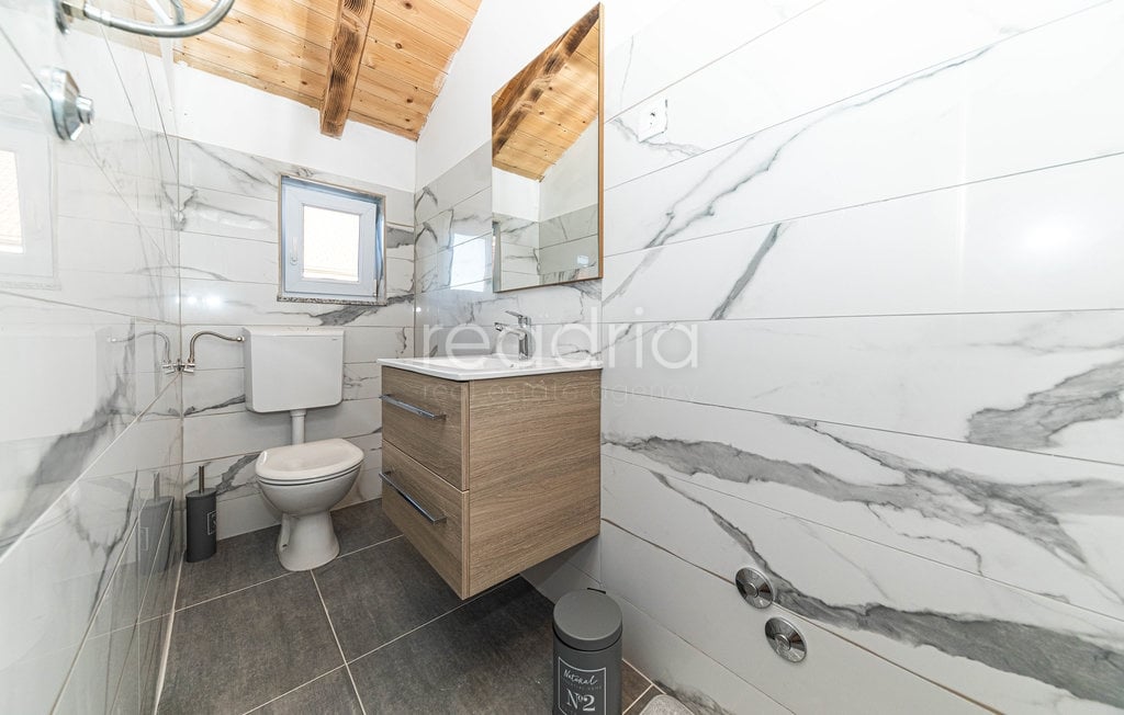 House Ugljane, Trilj, 180m2 - Image 17