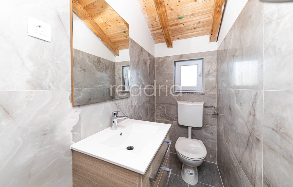 House Ugljane, Trilj, 180m2 - Image 23