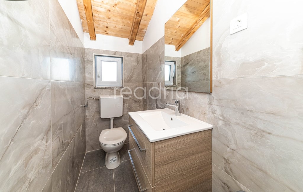 House Ugljane, Trilj, 180m2 - Image 25