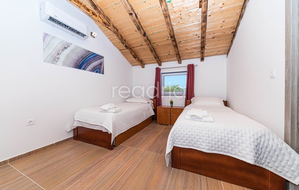 House Ugljane, Trilj, 180m2 - Image 13