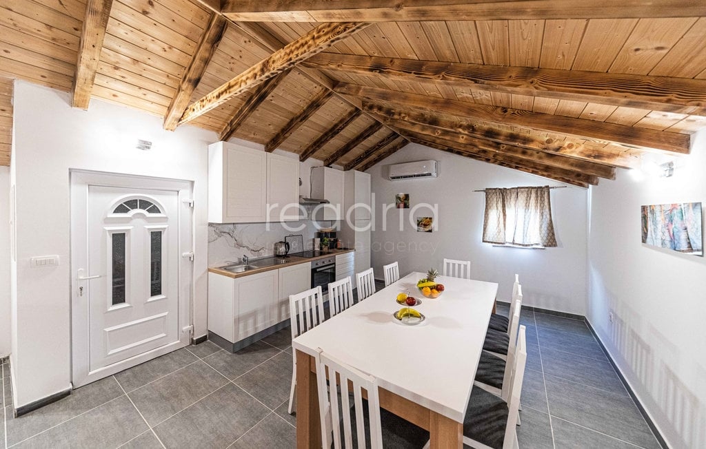 House Ugljane, Trilj, 180m2 - Image 8