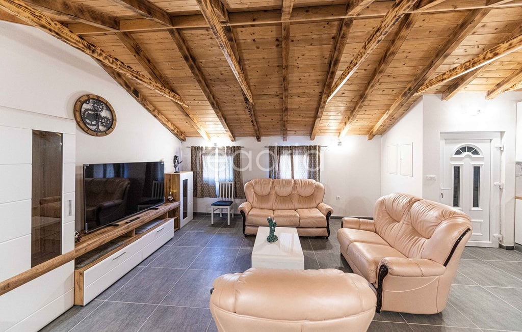 House Ugljane, Trilj, 180m2 - Image 2