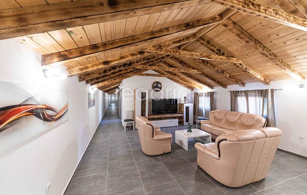 House Ugljane, Trilj, 180m2 - Image 3