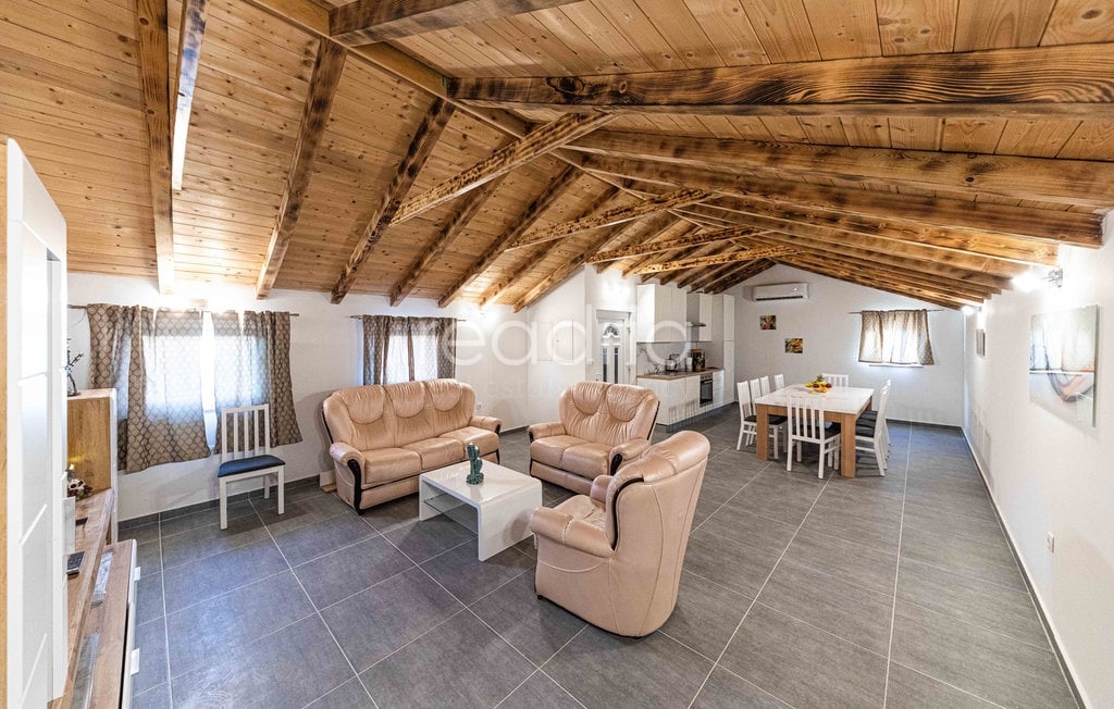 House Ugljane, Trilj, 180m2 - Image 5