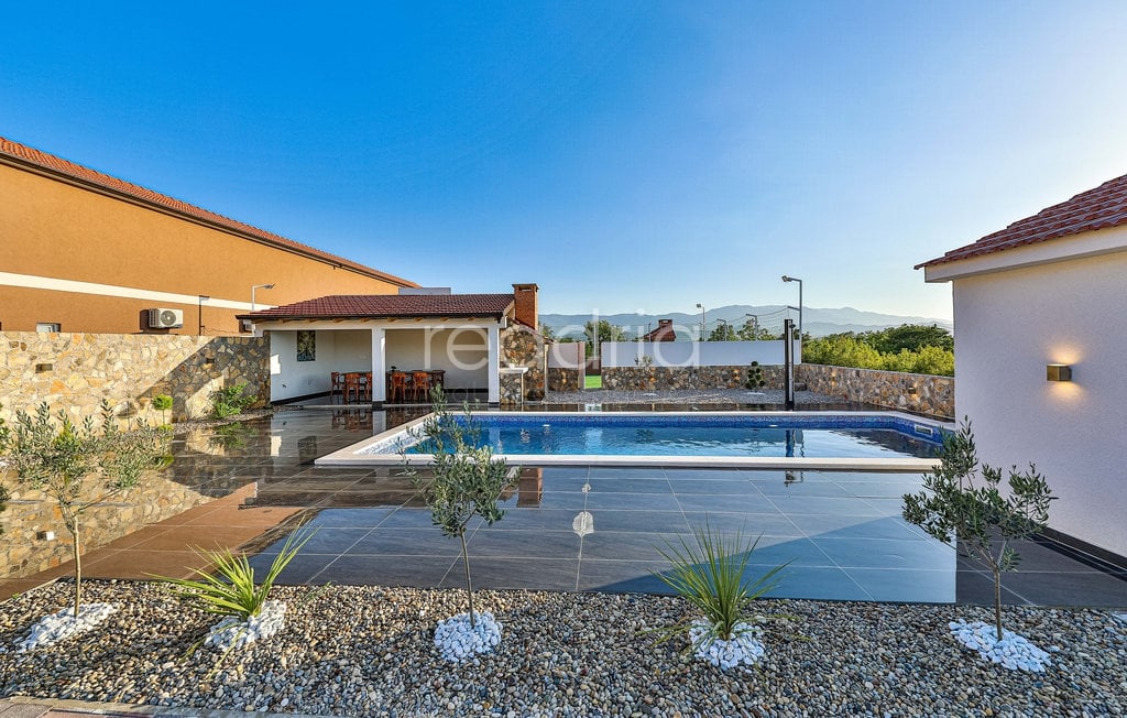 House Ugljane, Trilj, 180m2 - Image 32