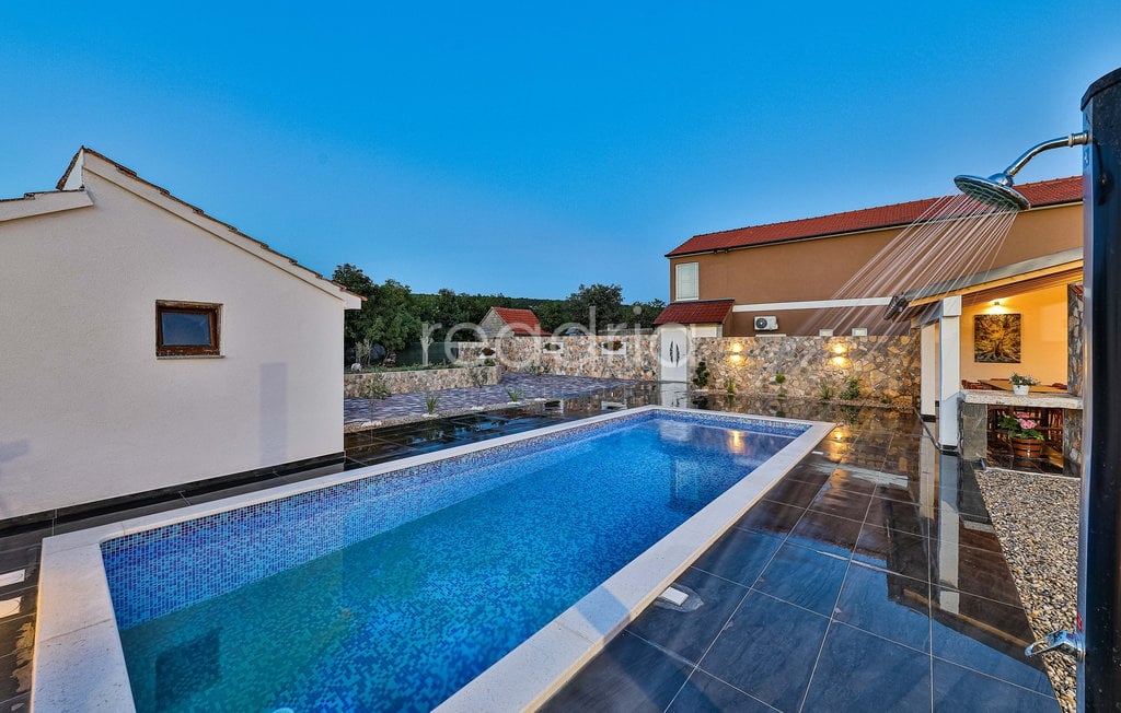 House Ugljane, Trilj, 180m2 - Image 36