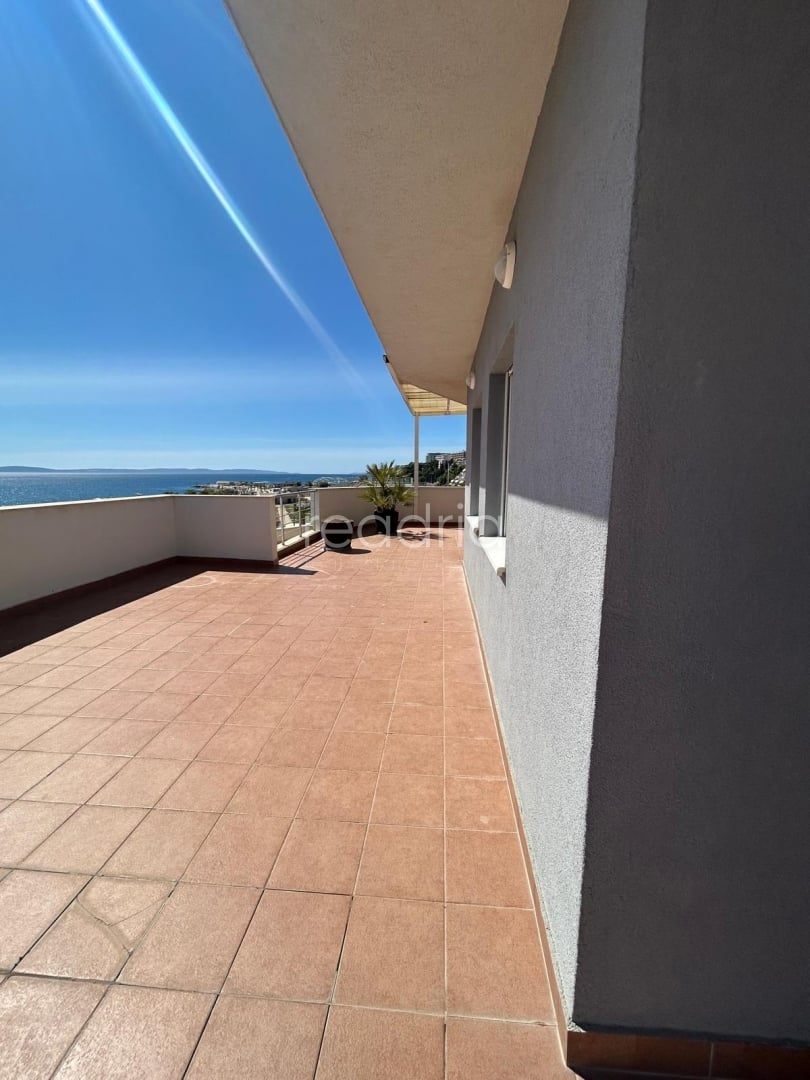 Stan: Split - Žnjan - 2S - Penthouse - Dugoročno - Prvi red uz more — Žnjan, Split