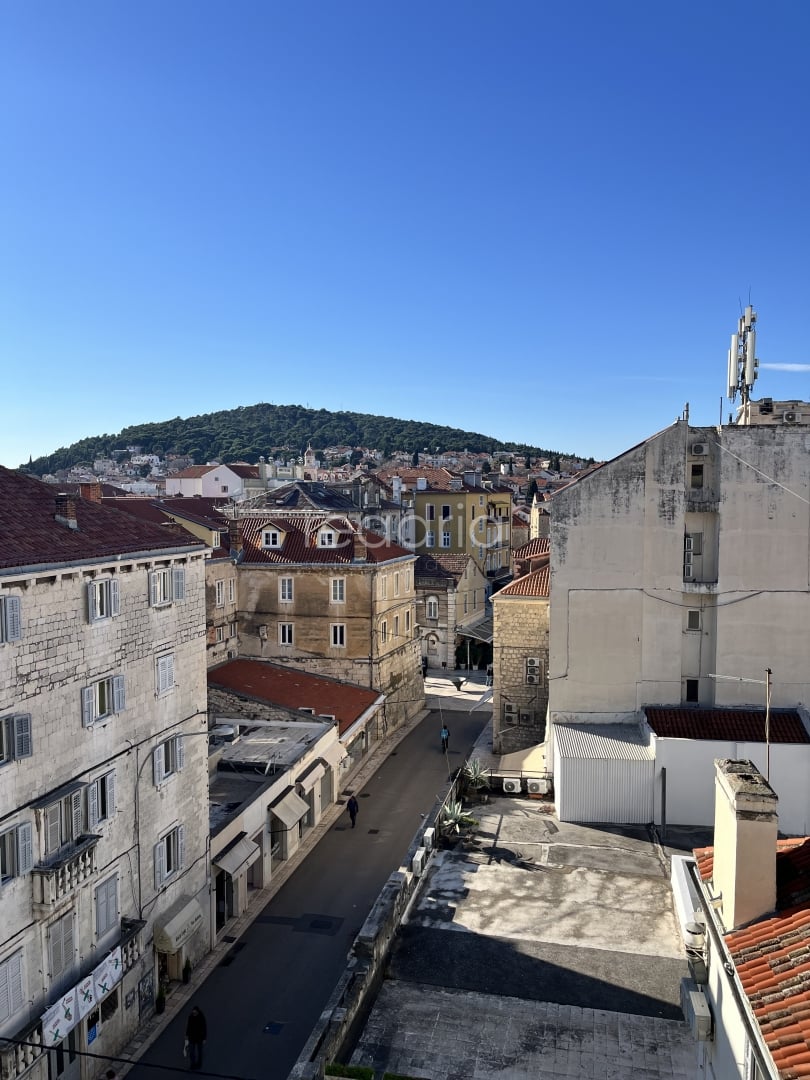 Izvrsna investicijska prilika -prostran stan od 238 m² u centru Splita — Grad, Split